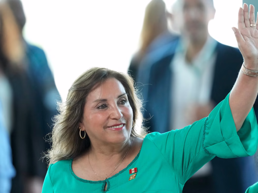 Dina Boluarte ironiza sobre su baja aprobación: "Que bueno que me hayan puesto cero por ciento" 2 Presidenta del Perú se ausentó por dos semanas.