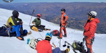Operativo exitoso en el Huascarán: tres montañistas españoles rescatados, pero uno con lesión ocular severa.