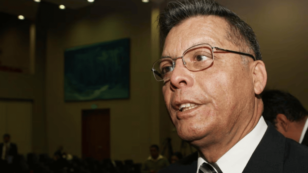 Eduardo Pérez Rocha.